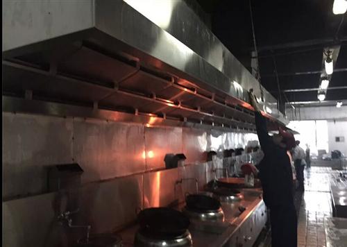 保定萬人幫保潔主營(yíng)大型油煙管道清洗服務(wù)和外墻清洗服務(wù)以這樣清洗的好處